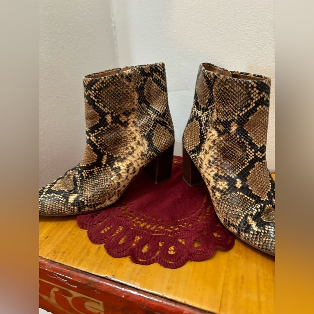 Leopard boots 7.5 - Picture 2 of 8